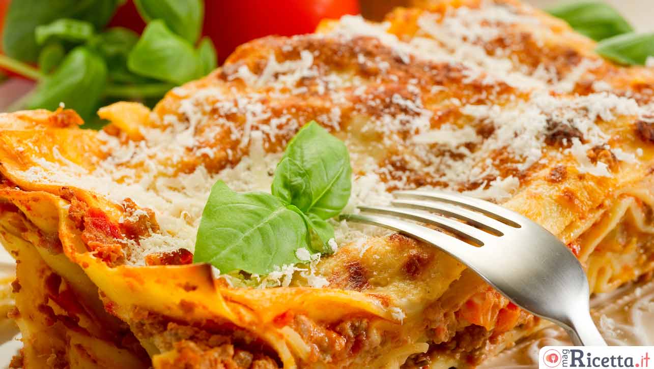 Che differenza c'è tra la lasagna napoletana e quella emiliana?