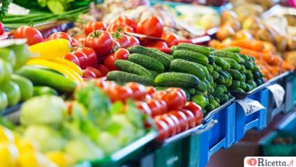 Gli italiani tagliano gli acquisti di frutta e verdura