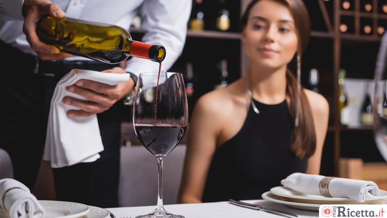 Quanto costa una bottiglia di vino al ristorante? I fattori che influenzano il prezzo